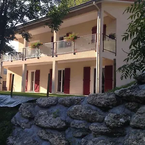 De Servant Roulottes Et D'hôtes 3*, Auberives-en-Royans France